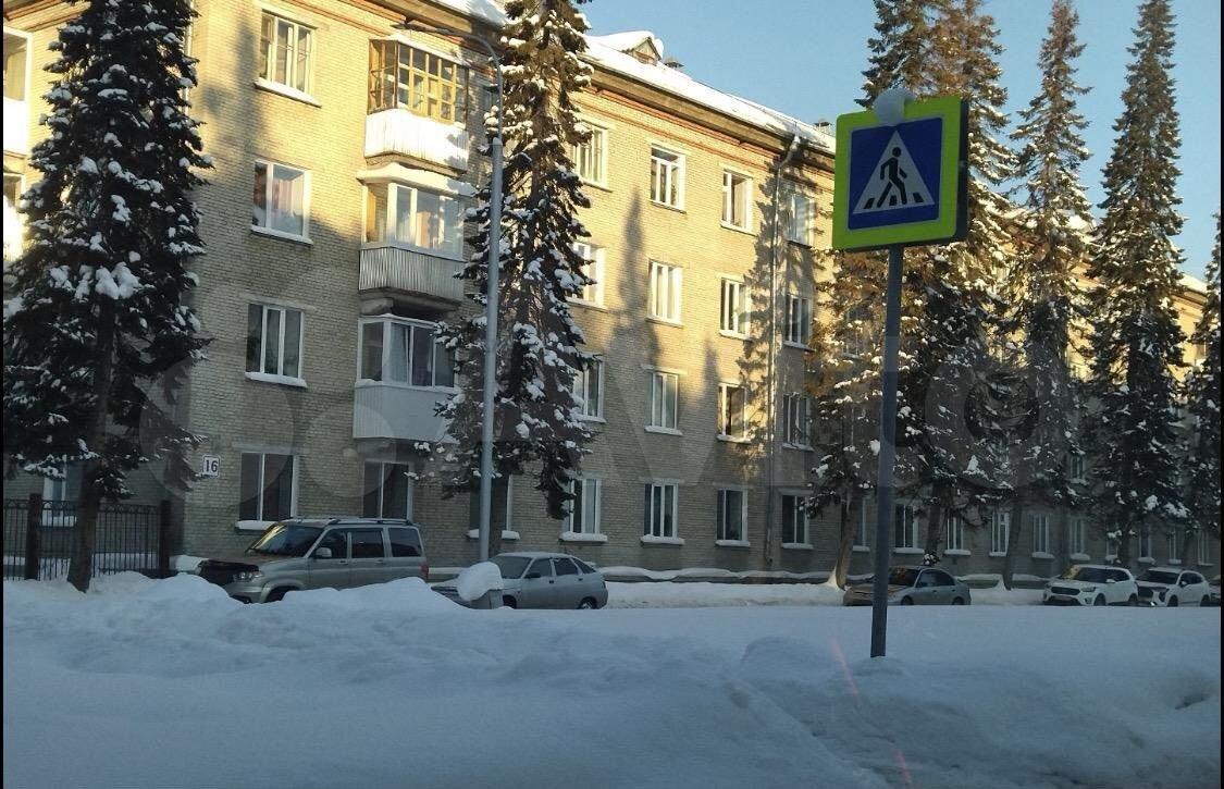 Сдаётся без посредников 1-комнатная квартира в г. Северск, по адресу ул.  Свердлова, 16, на 3-ем этаже 5-ти этажного дома